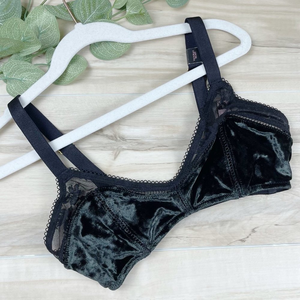 NEW 2/$30❤️ Victoria’s Secret Crushed Black Velvet Bra Bralette